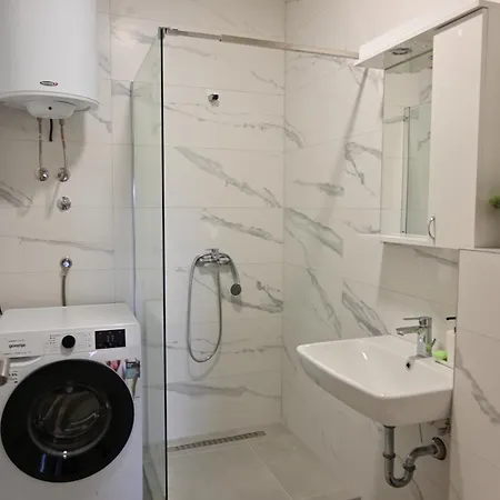 Shine 29 Apartment *